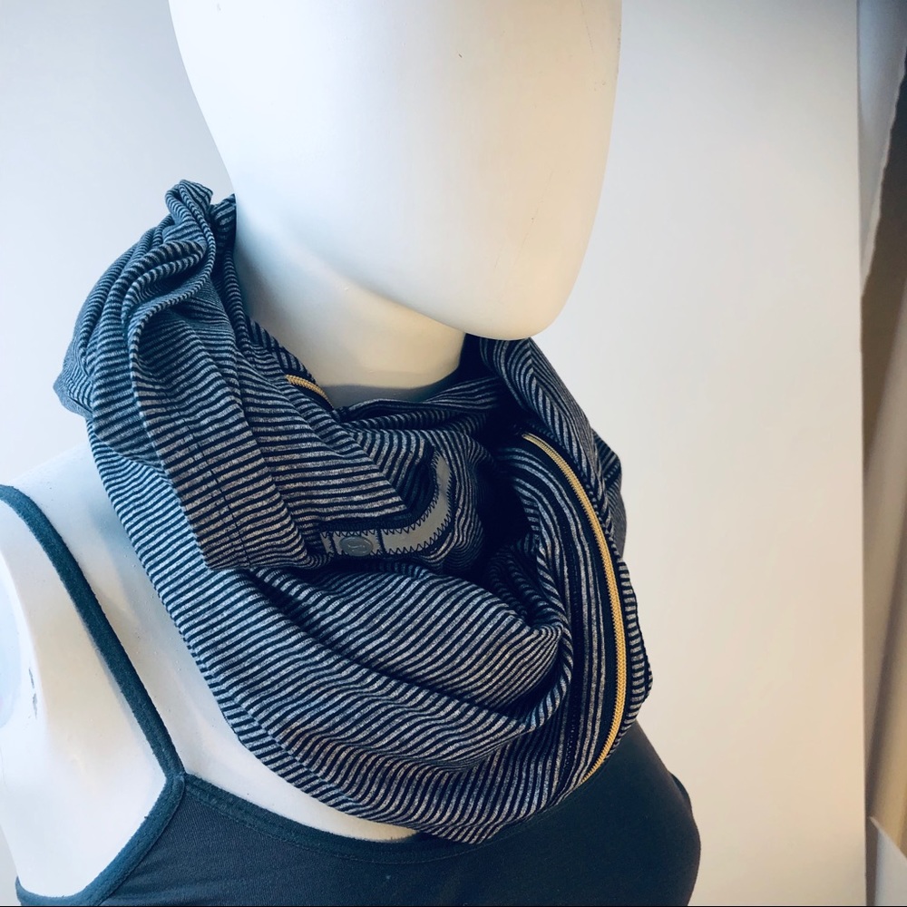 Lululemon Vinyasa Striped Scarf w/Gold Zip Closure